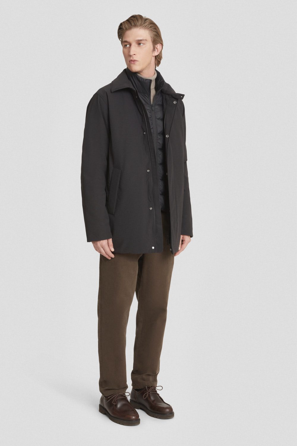 Giacca lunga nera in softshell con collo a camicia