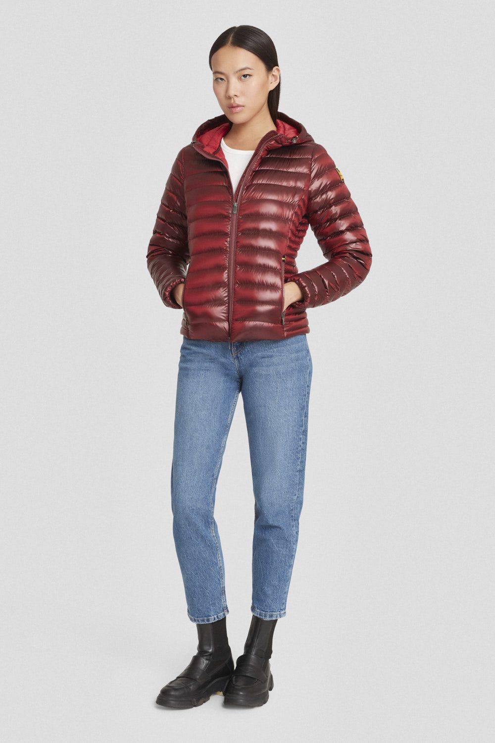 Piumino leggero rosso con cappuccio