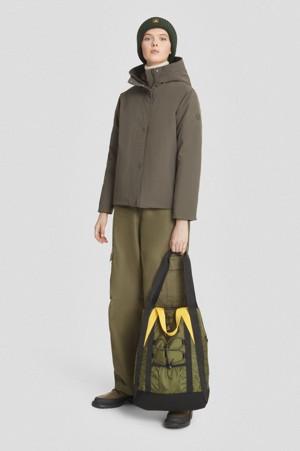 Giacca corta verde militare in softshell