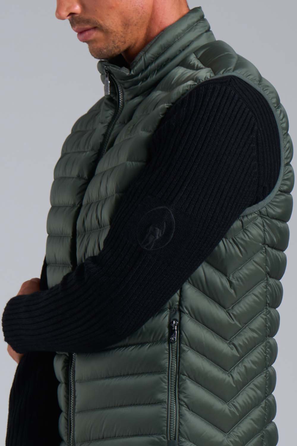 ASTOR2.0_GILET800FILLPOWER_233CFMV20049N0210D24342A6XP_6289.jpg ASTOR2.0 GILET800FILLPOWER 233CFMV20049N0210D24342A6XP 6289