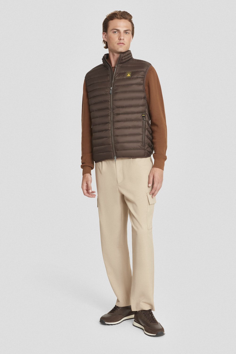 Gilet marrone in piumino leggero