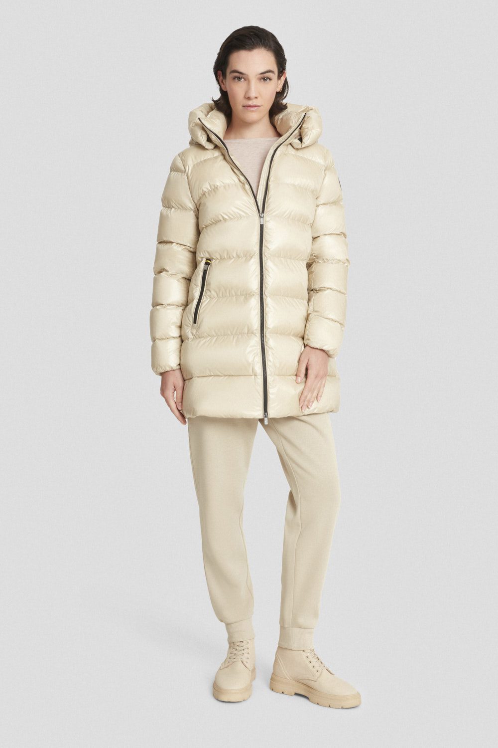 Piumino medio-lungo beige con cappuccio staccabile