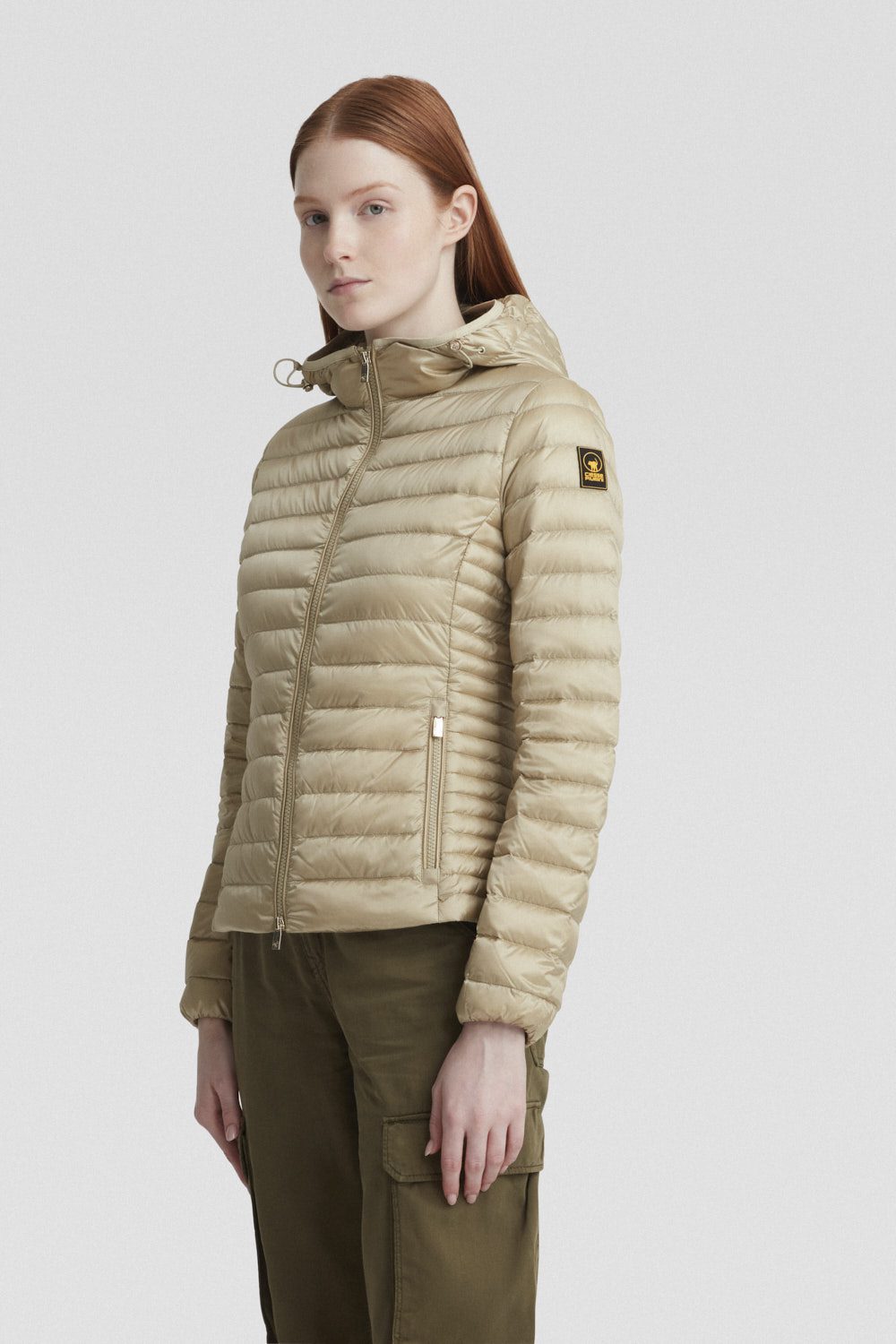 CARRIE-_Piumini-leggeri_205CFWJ00178N1C10D726XXP_Indossato_2.jpg CARRIE Piumini leggeri 205CFWJ00178N1C10D726XXP Indossato 2