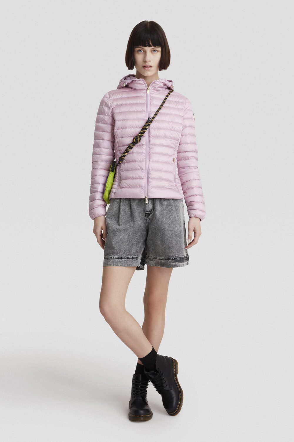 Piumino leggero lilla con cappuccio in vera piuma