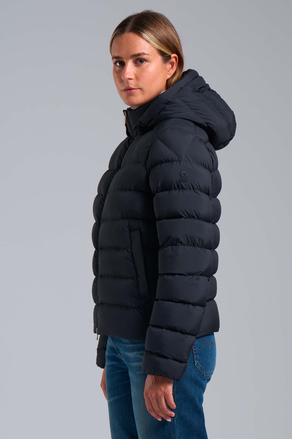 DIVA – PIUMINO 200 GRAMMI NERO CON CAPPUCCIO STACCABILE