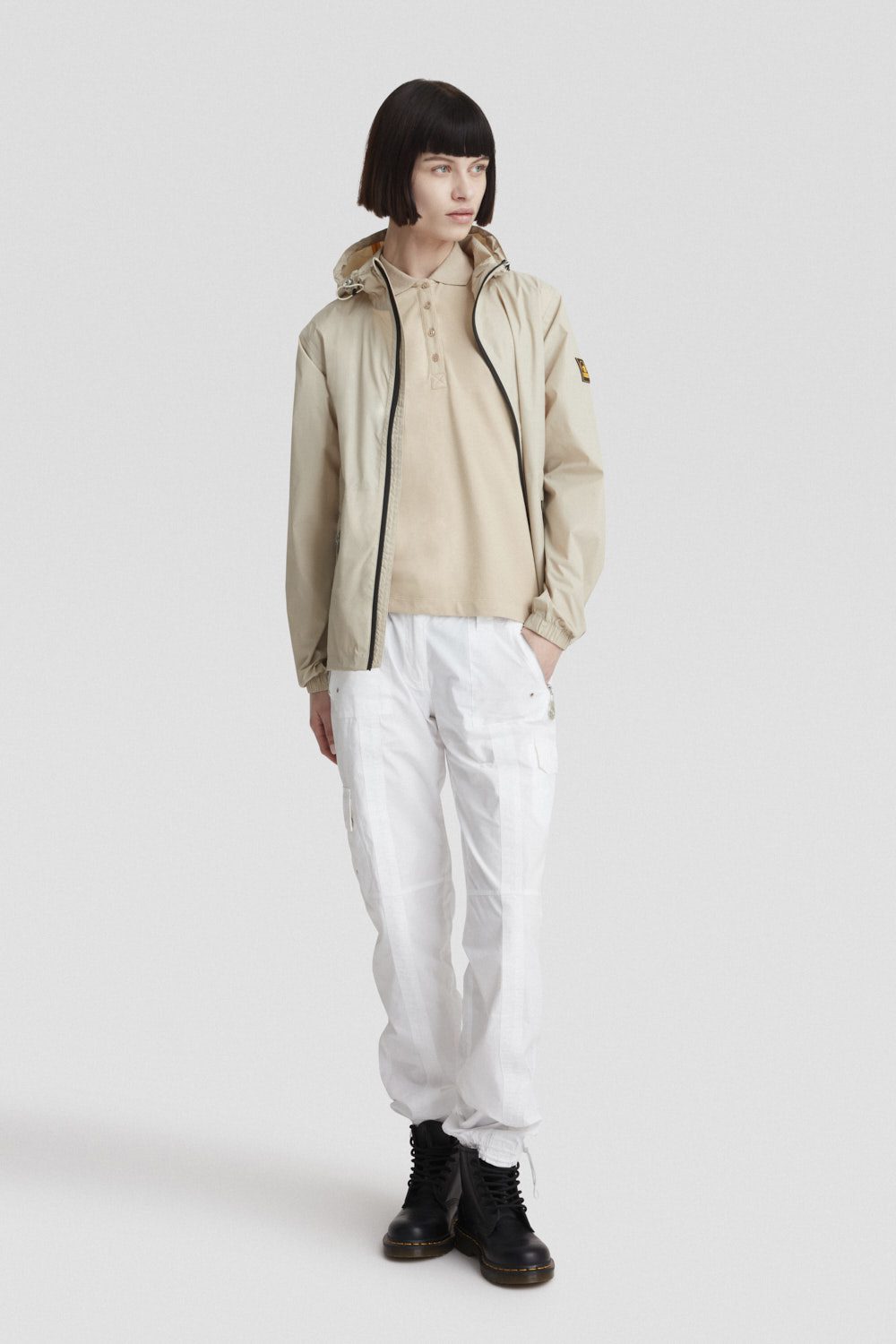 Giacca leggera antivento beige con cappuccio