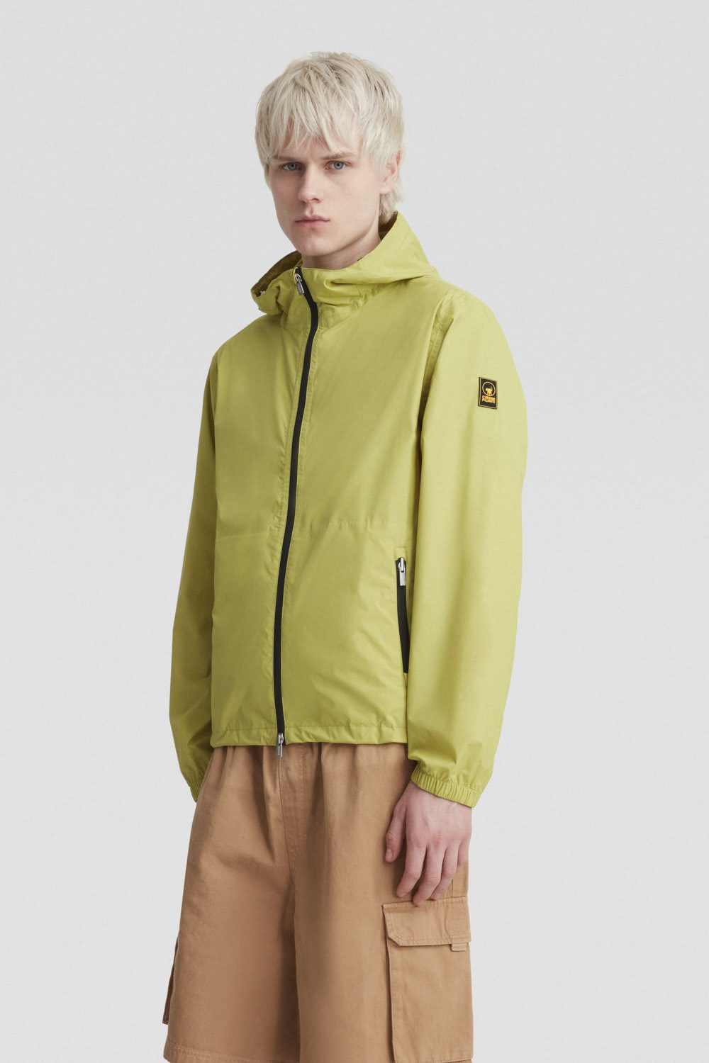 Giacca leggera antivento verde con cappuccio