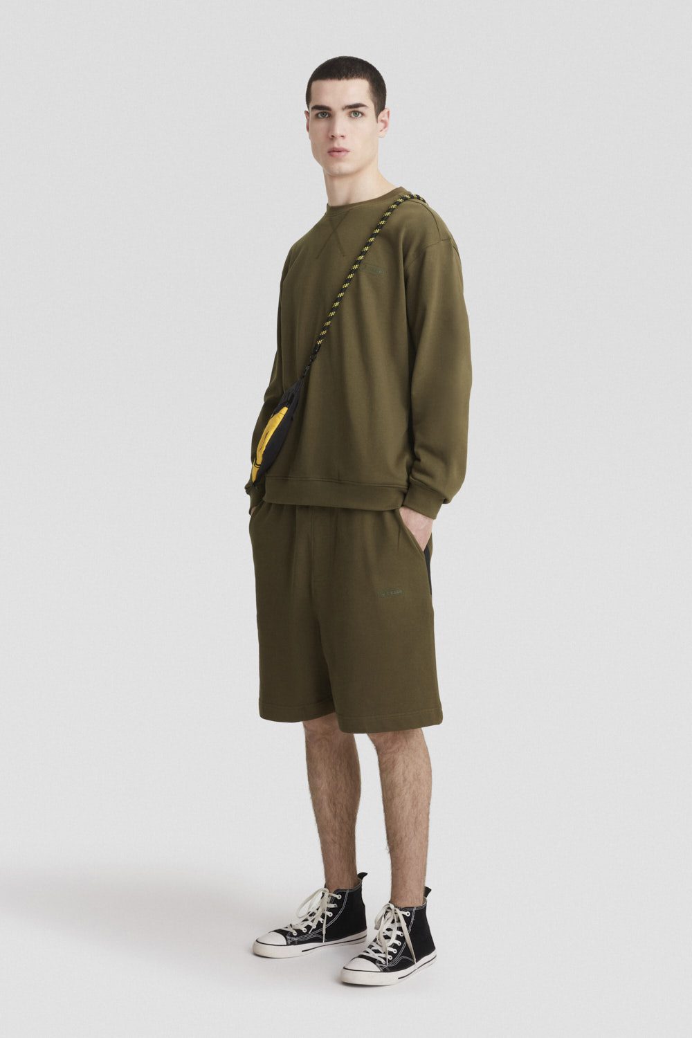 Felpa in cotone verde con girocollo