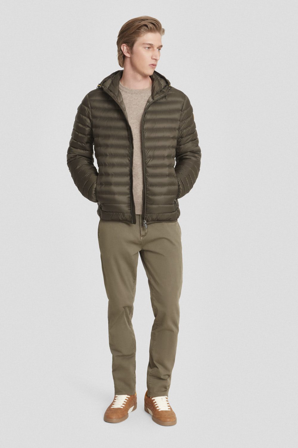 Piumino leggero verde militare con cappuccio