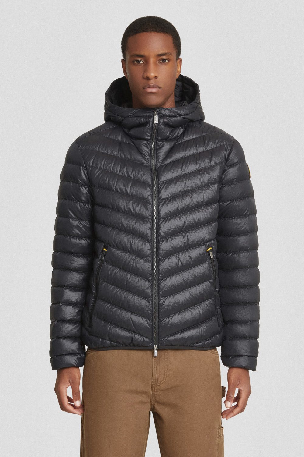 Piumino trapuntato nero con cappuccio