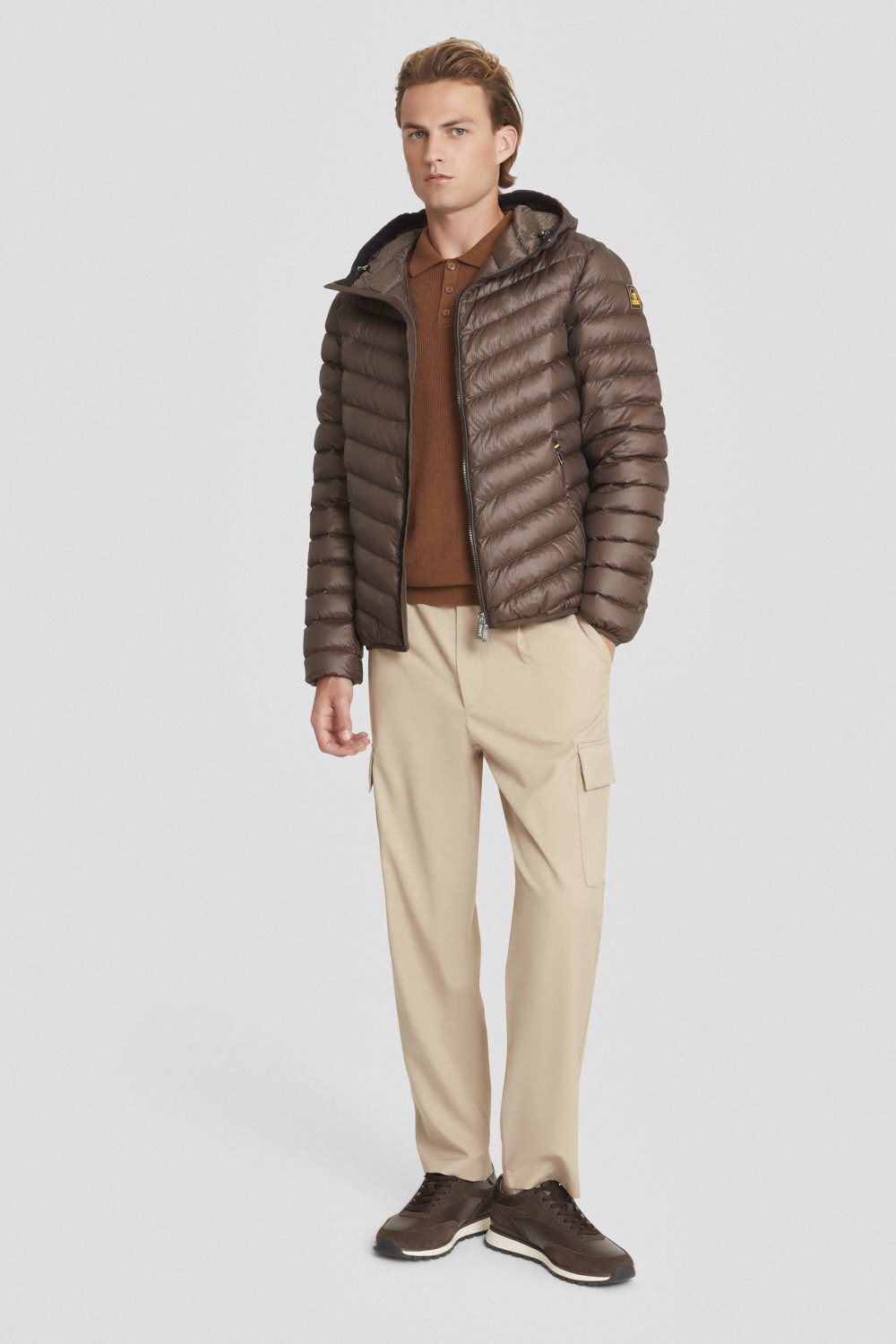 Piumino trapuntato marrone con cappuccio