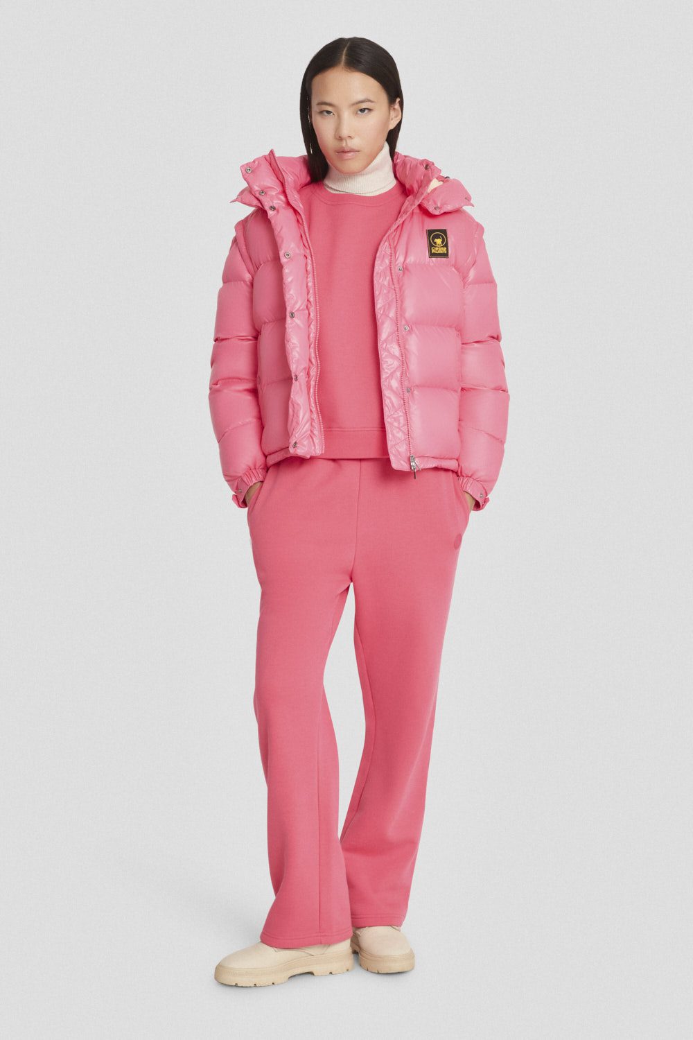 Piumino trapuntato fucsia con cappuccio e maniche staccabili