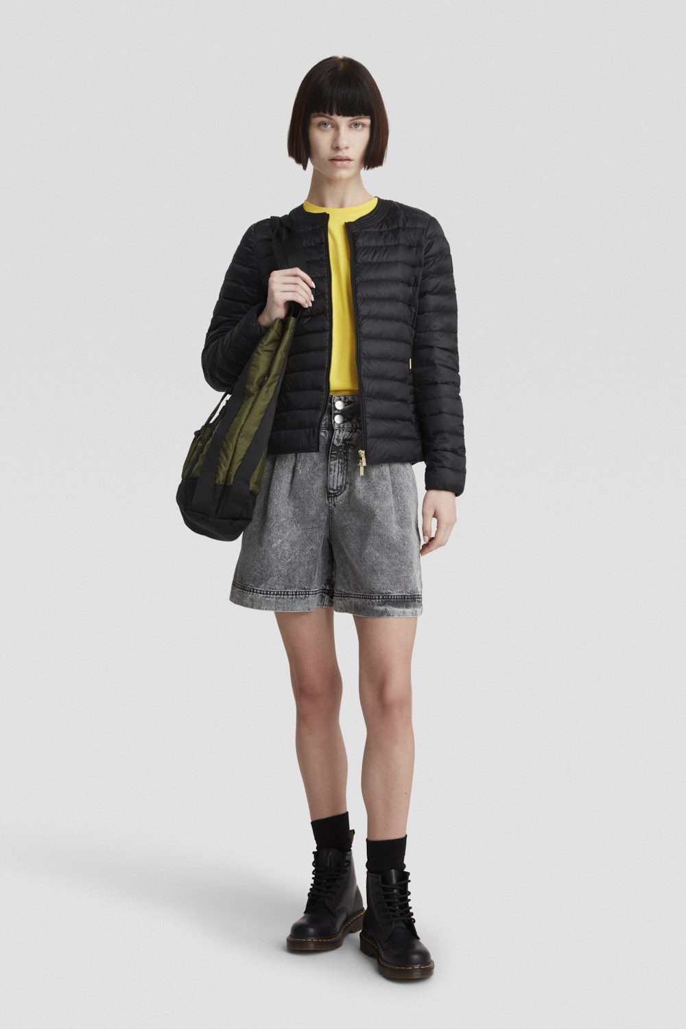 Piumino nero leggero in vera piuma