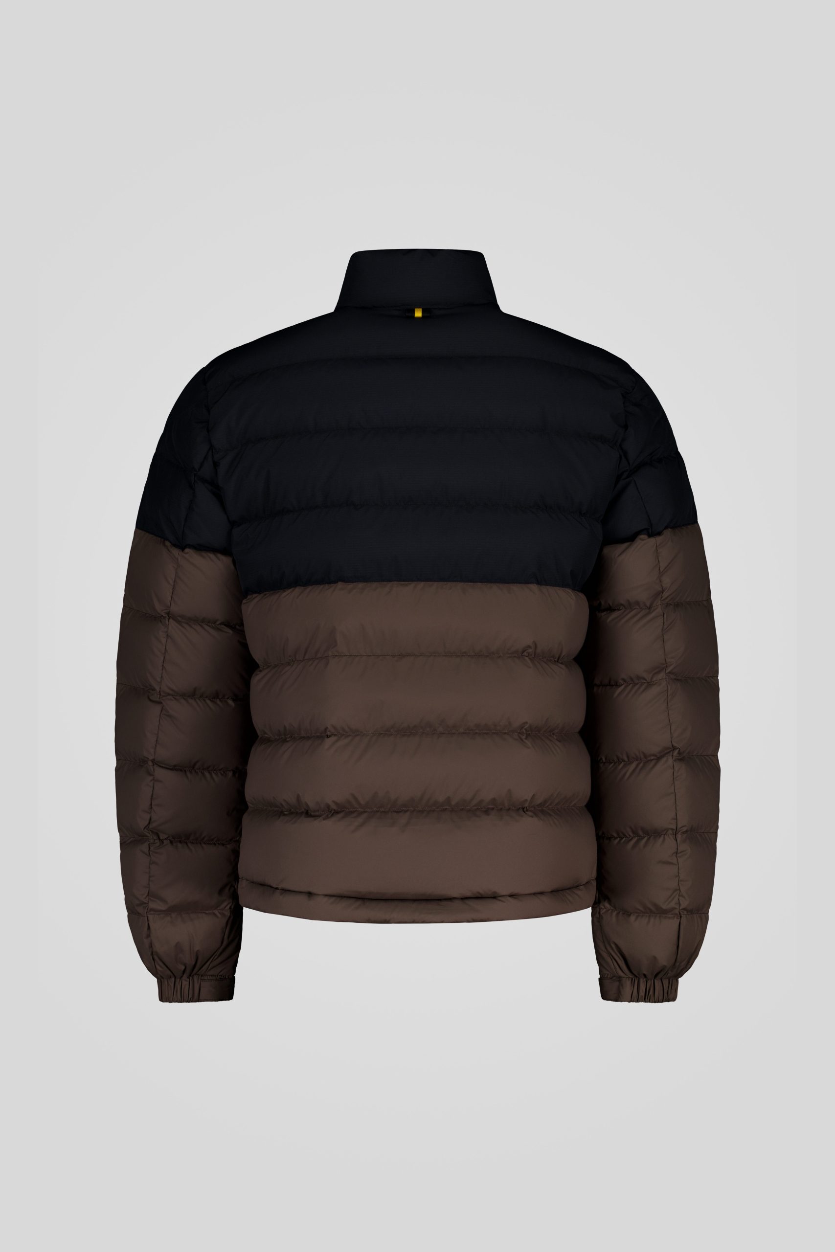 IURI 253CFMJ28541 P7N11D 206MXP Back TIFF 1 scaled