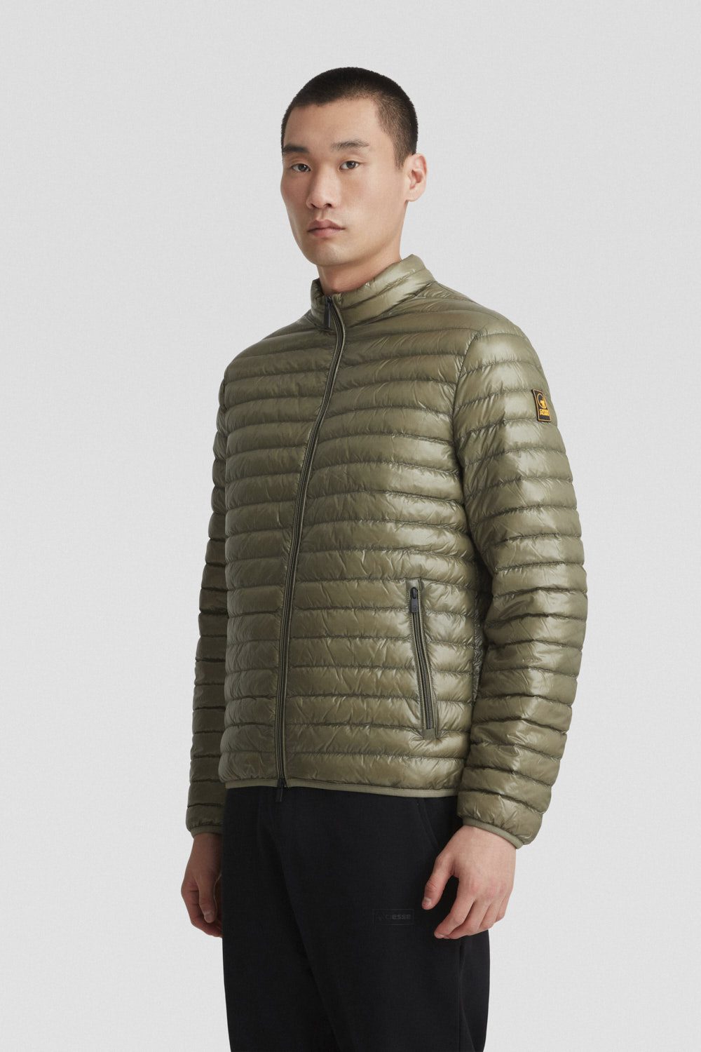 JACKIE-_Piumini-leggeri_255CFMJ28529N0T11D42E1XP_Indossato_2.jpg JACKIE Piumini leggeri 255CFMJ28529N0T11D42E1XP Indossato 2