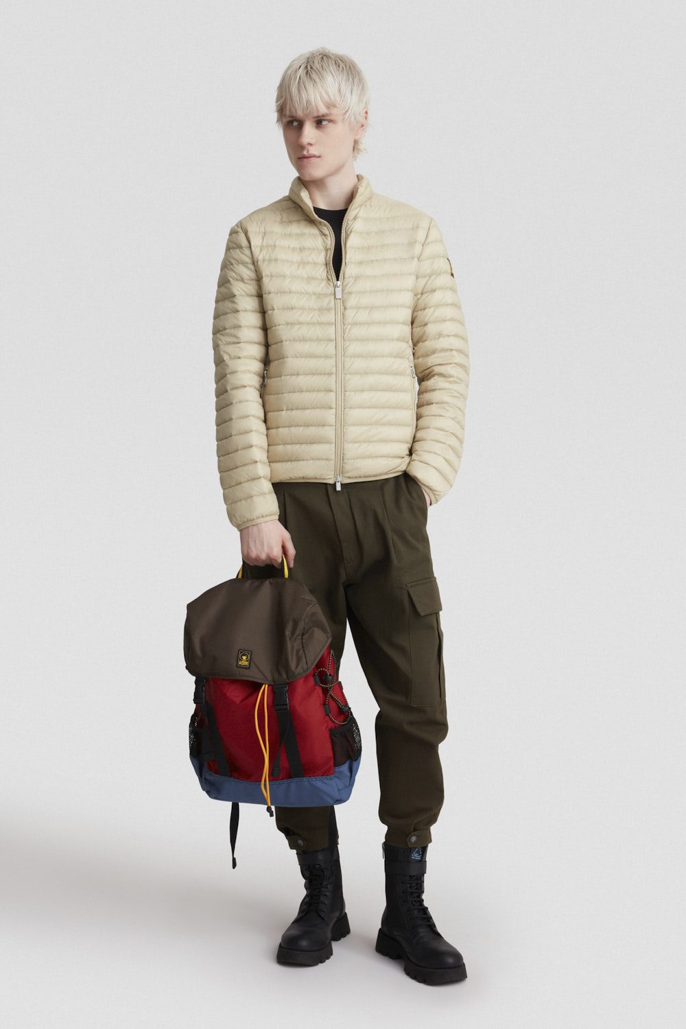 Piumino beige leggero con zip in vera piuma