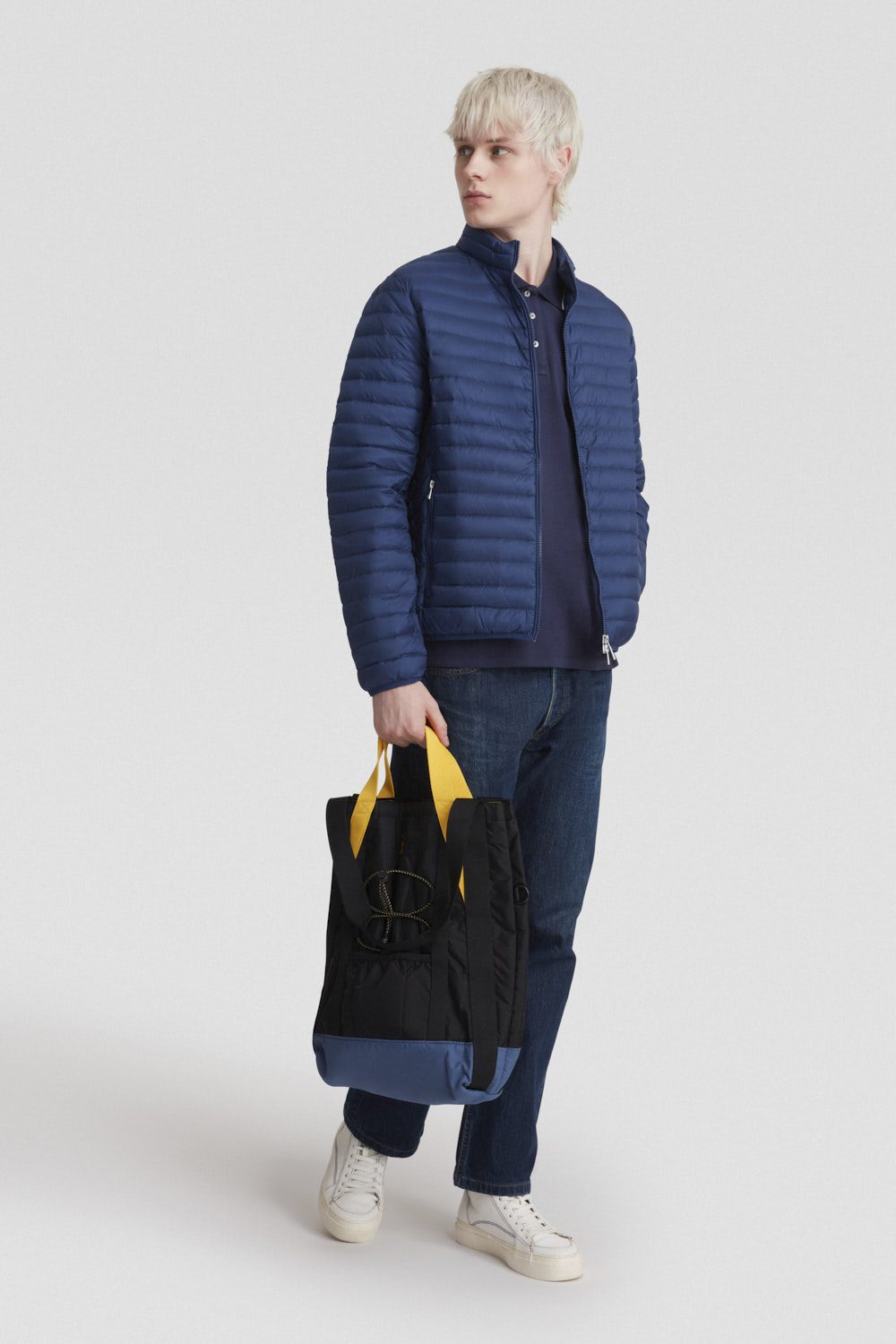 Piumino blu leggero con zip in vera piuma