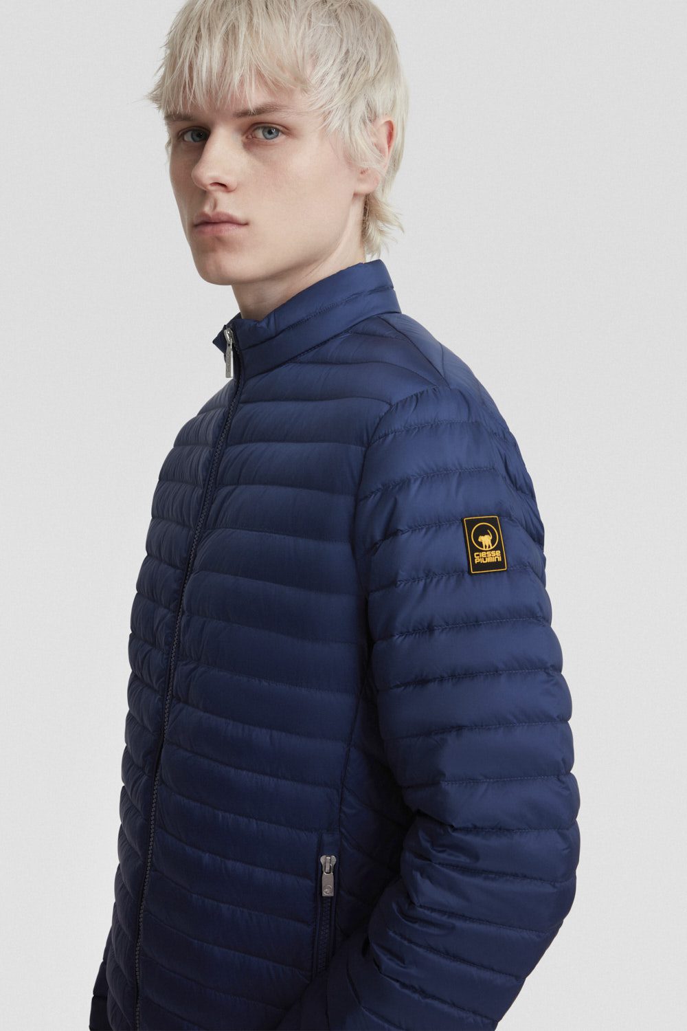 JASON-3.0-_Piumini-leggeri_255CFMJ20127N0210D334XXP_Indossato_4.jpg JASON 3.0 Piumini leggeri 255CFMJ20127N0210D334XXP Indossato 4