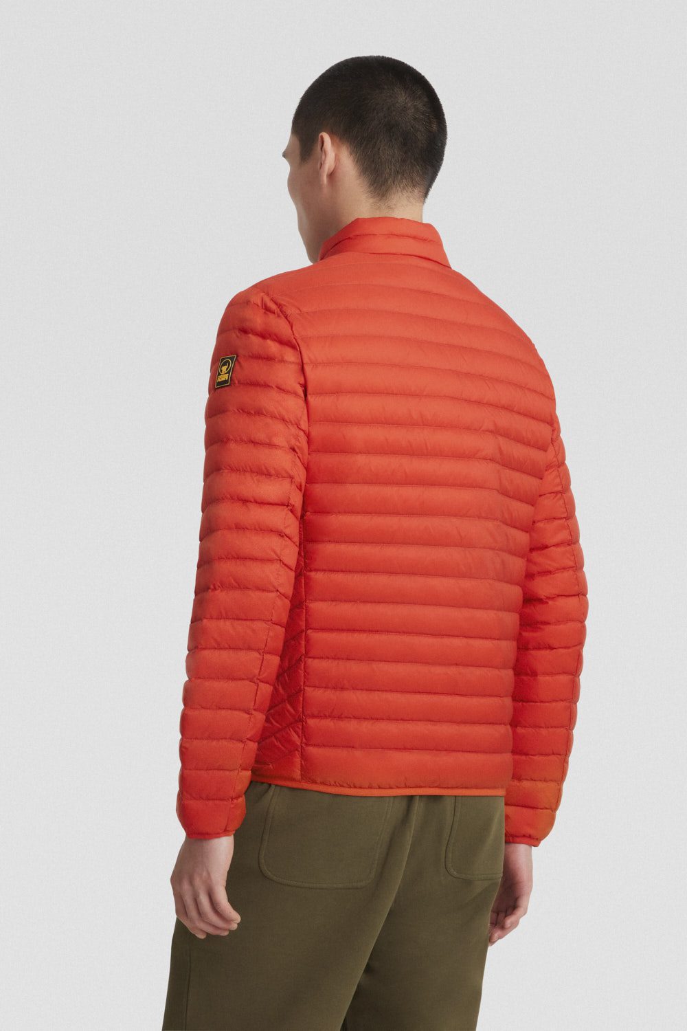 JASON-3.0-_Piumini-leggeri_255CFMJ20127N0210D691XXP_Indossato_3.jpg JASON 3.0 Piumini leggeri 255CFMJ20127N0210D691XXP Indossato 3