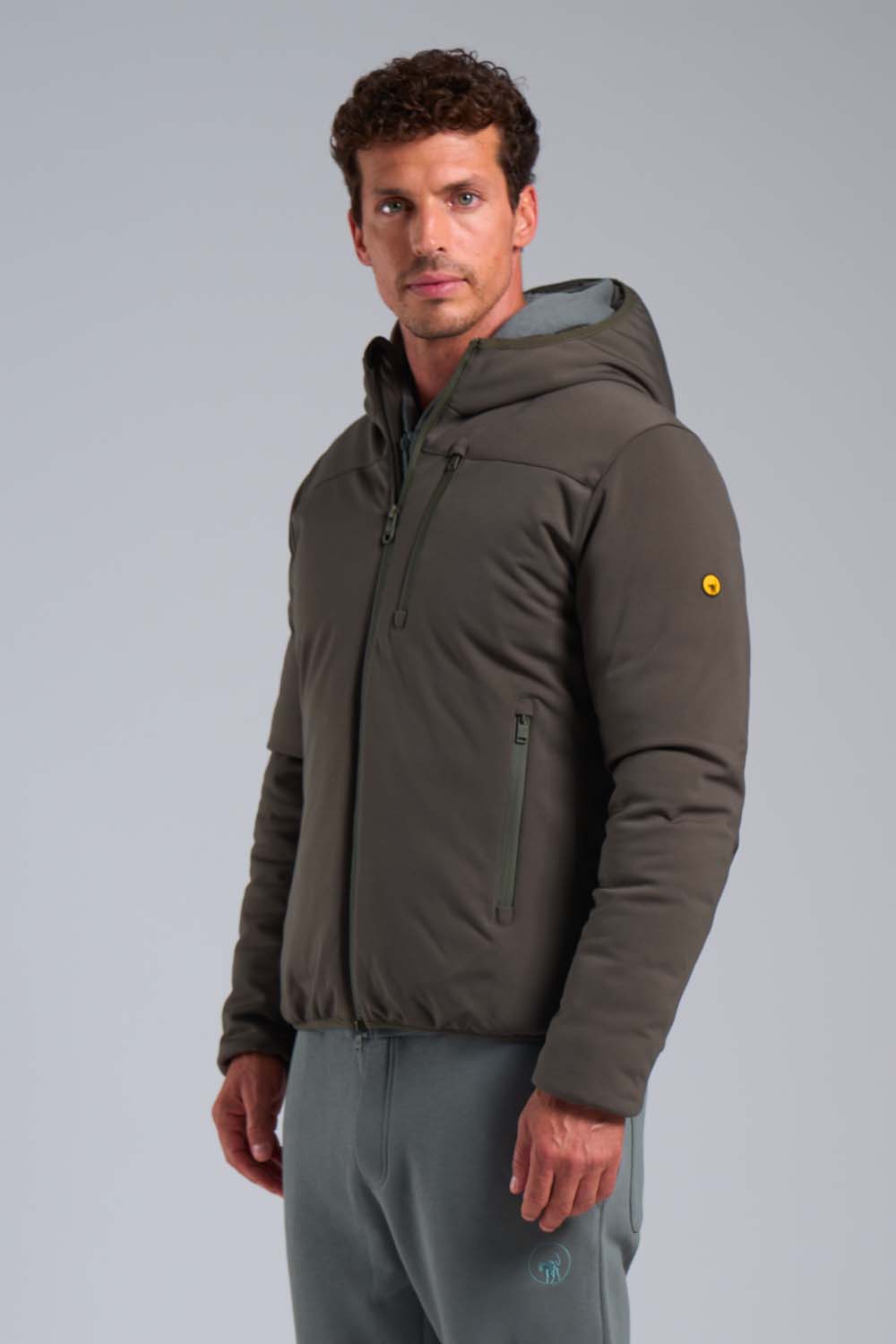 JAYDEN 2.0 – Giacca in softshell verde militare con cappuccio