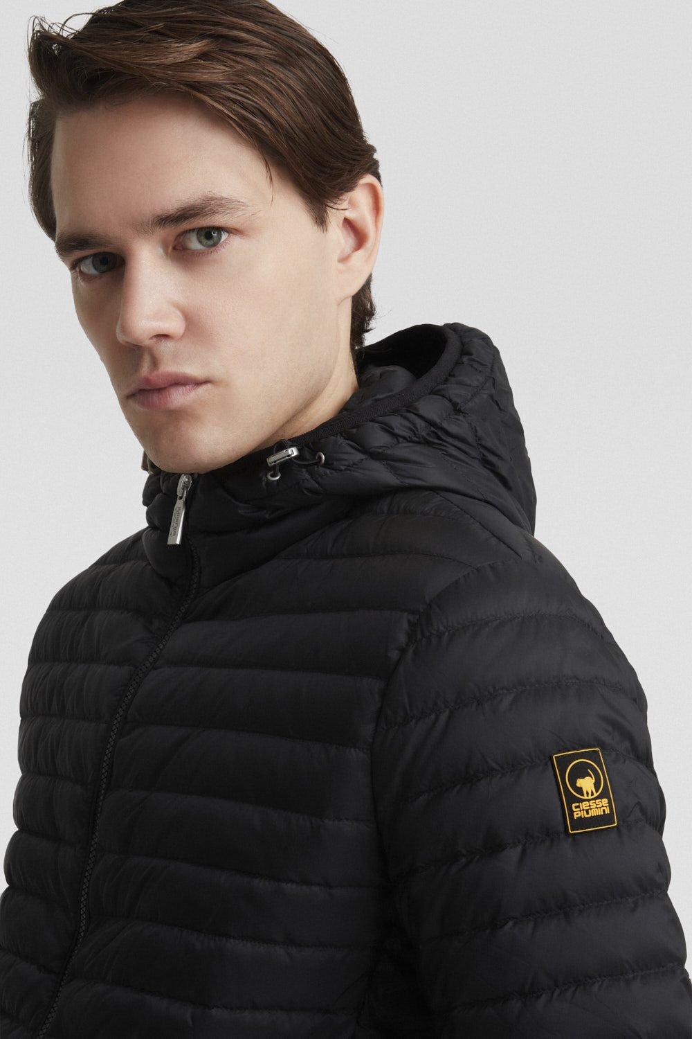 LARRY-3.0-_Piumini-leggeri_255CFMJ00126N0210D206XXP_Indossato_4.jpg LARRY 3.0 Piumini leggeri 255CFMJ00126N0210D206XXP Indossato 4