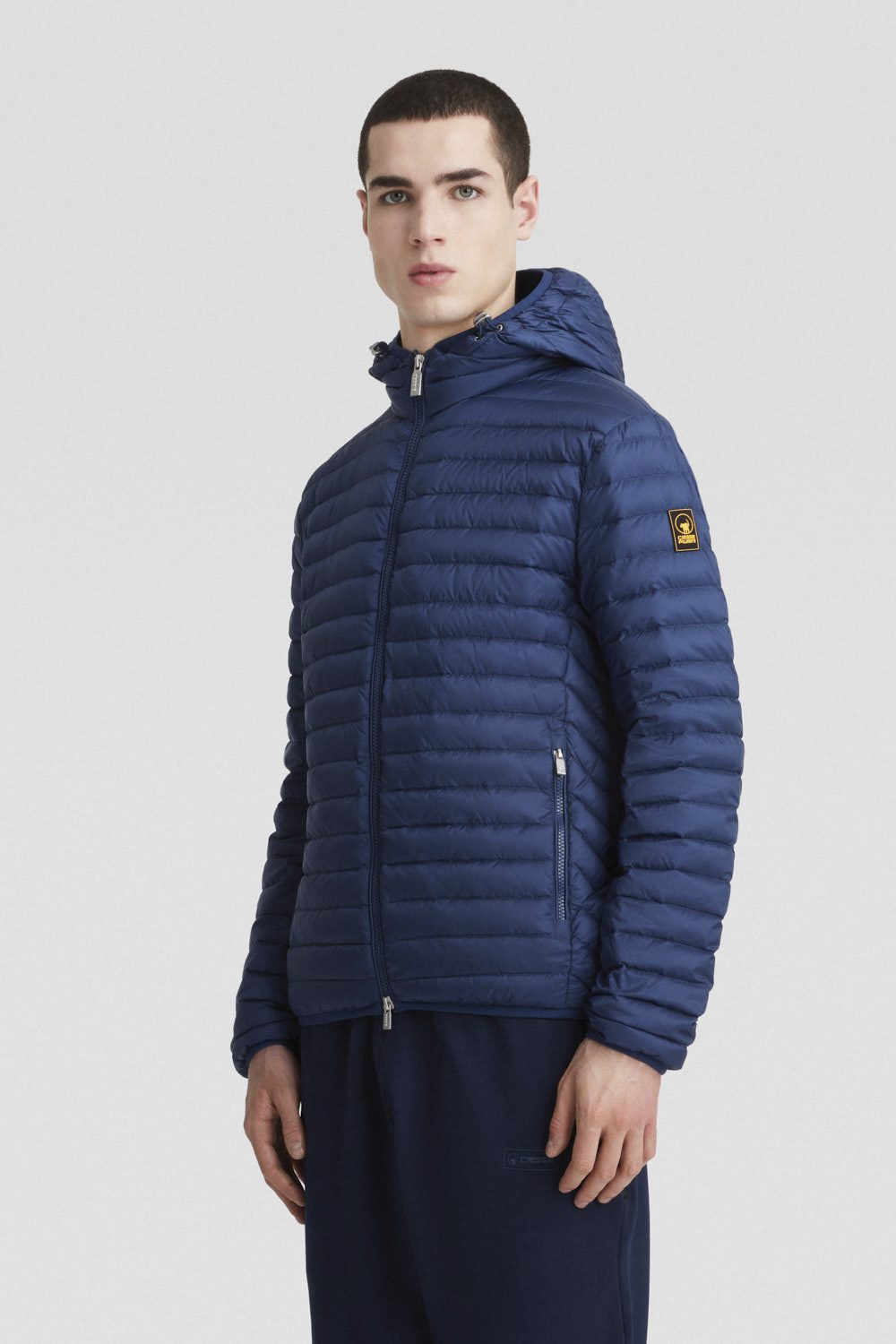 LARRY-3.0-_Piumini-leggeri_255CFMJ00126N0210D334XXP_Indossato_2.jpg LARRY 3.0 Piumini leggeri 255CFMJ00126N0210D334XXP Indossato 2