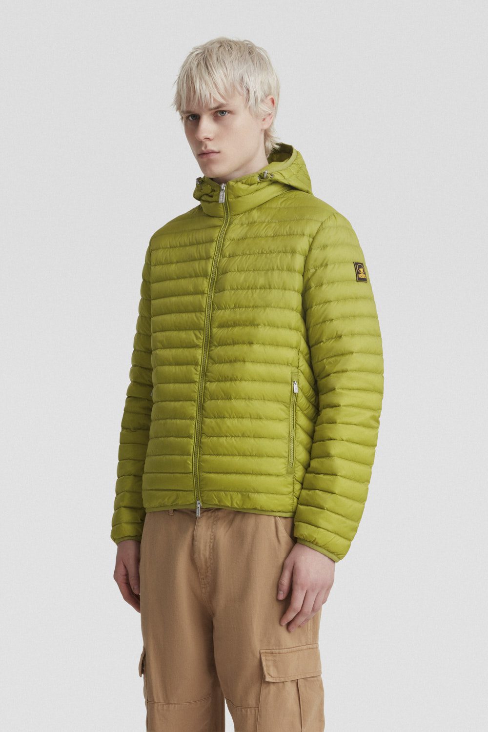 LARRY-3.0-_Piumini-leggeri_255CFMJ00126N0210D42OXXP_Indossato_2-1.jpg LARRY 3.0 Piumini leggeri 255CFMJ00126N0210D42OXXP Indossato 2 1