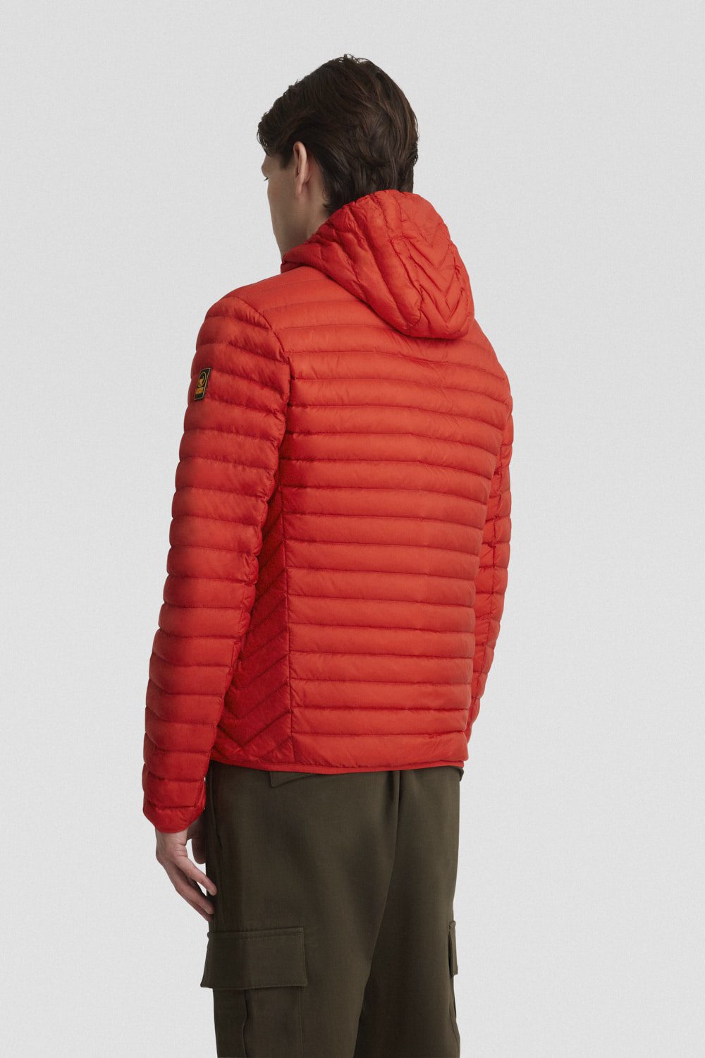 LARRY-3.0-_Piumini-leggeri_255CFMJ00126N0210D691XXP_Indossato_3.jpg LARRY 3.0 Piumini leggeri 255CFMJ00126N0210D691XXP Indossato 3