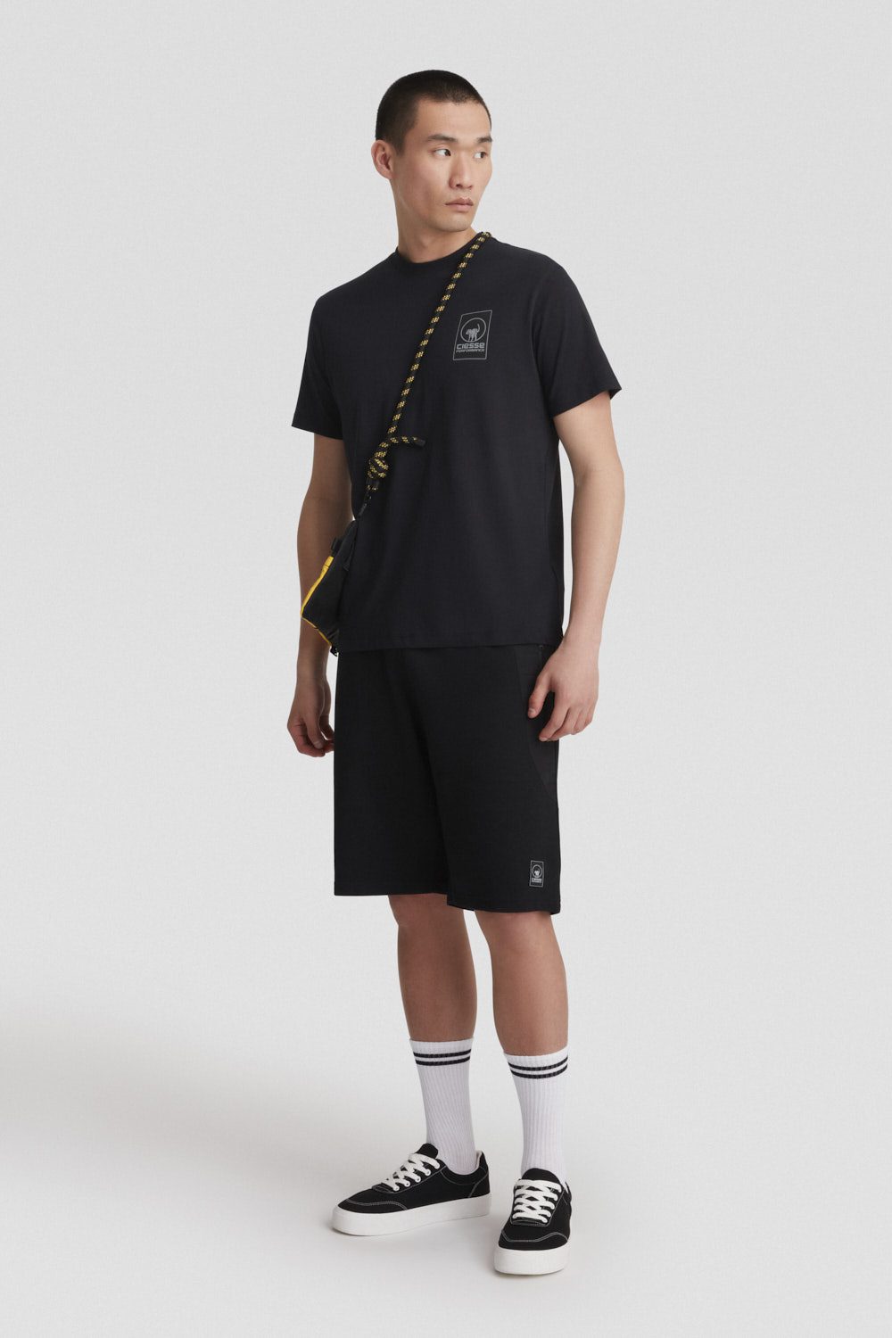 T-shirt girocollo in cotone nera