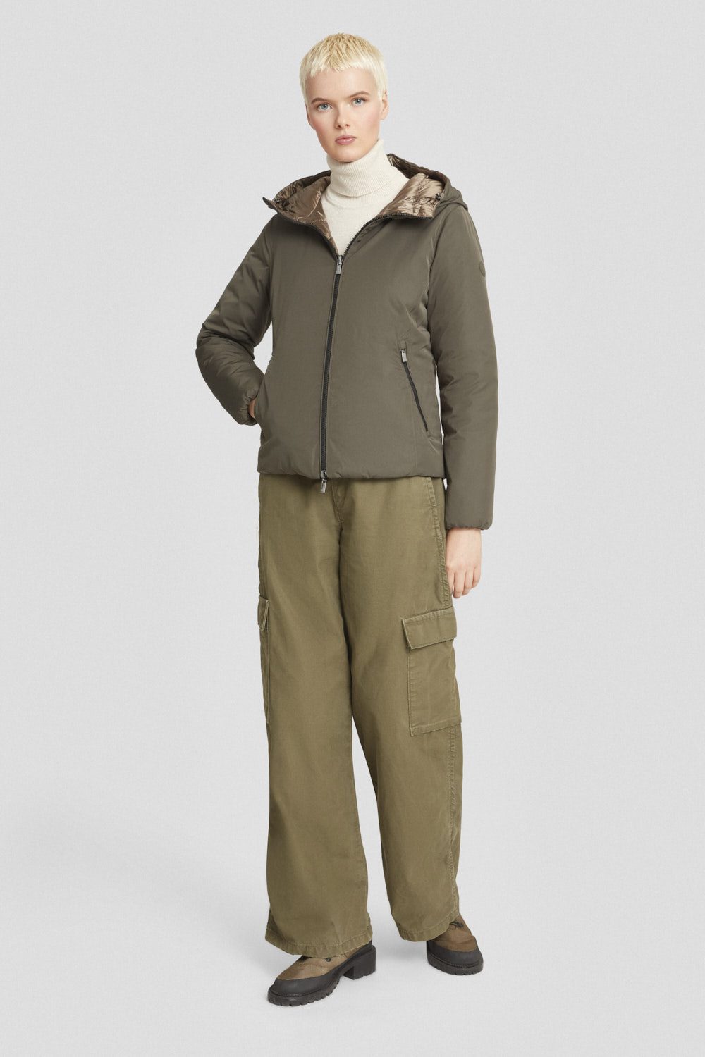 Piumino corto verde militare reversibile