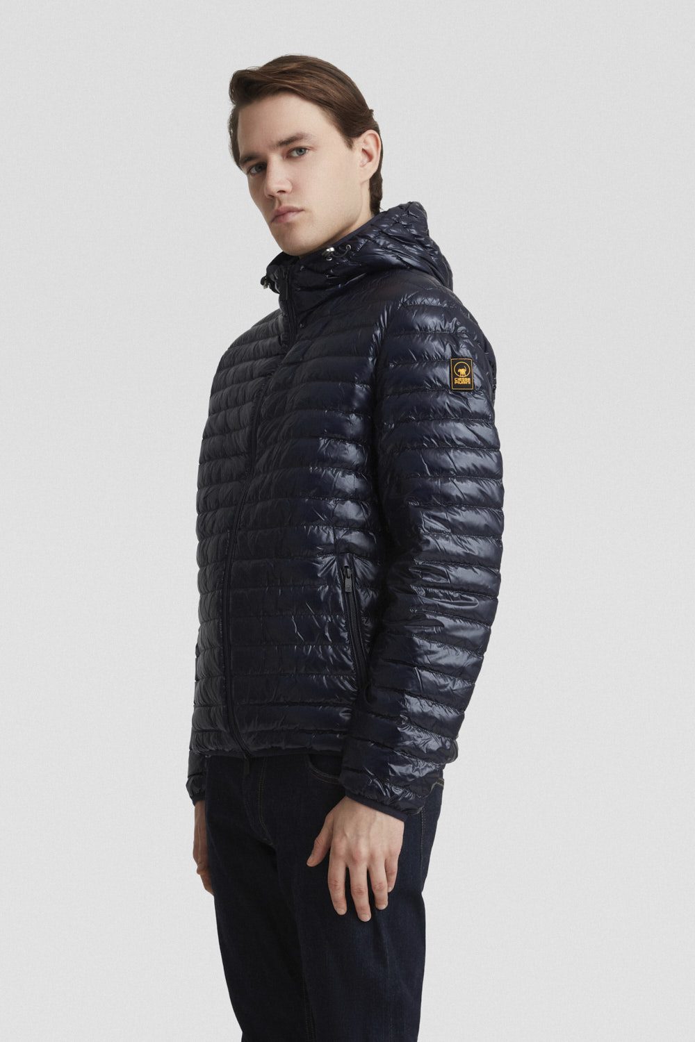 LOUIS-_Piumini-leggeri_255CFMJ08528N0T11D341XXP_Indossato_2-1.jpg LOUIS Piumini leggeri 255CFMJ08528N0T11D341XXP Indossato 2 1