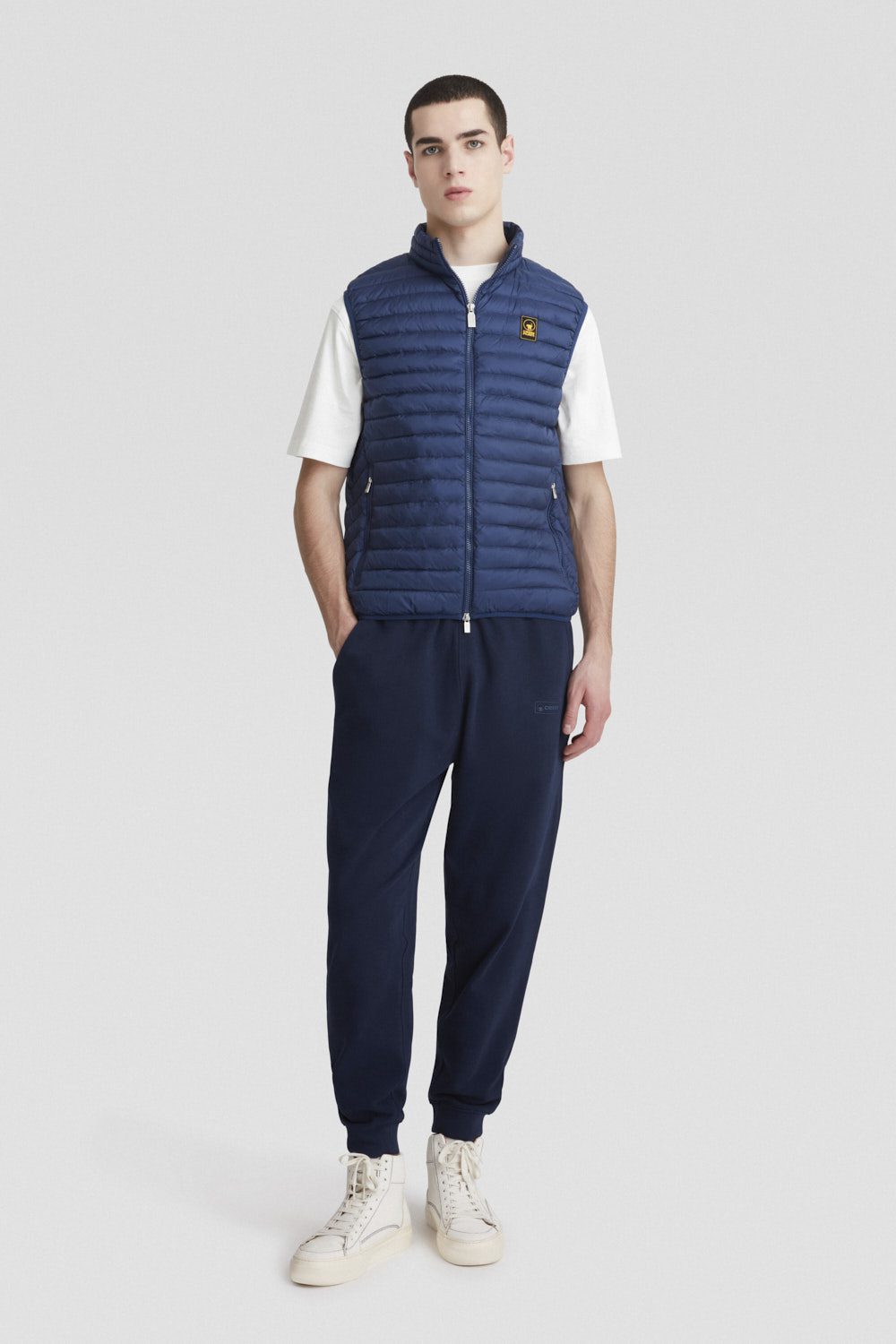 MELVIN-3.0-_Smanicati_255CFMV20128N0210D334XXP_Indossato_1.jpg MELVIN 3.0 Smanicati 255CFMV20128N0210D334XXP Indossato 1