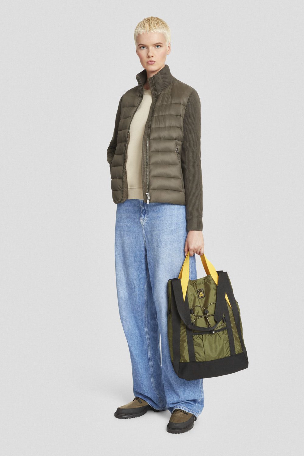 Giacca leggera verde militare con maniche in maglia