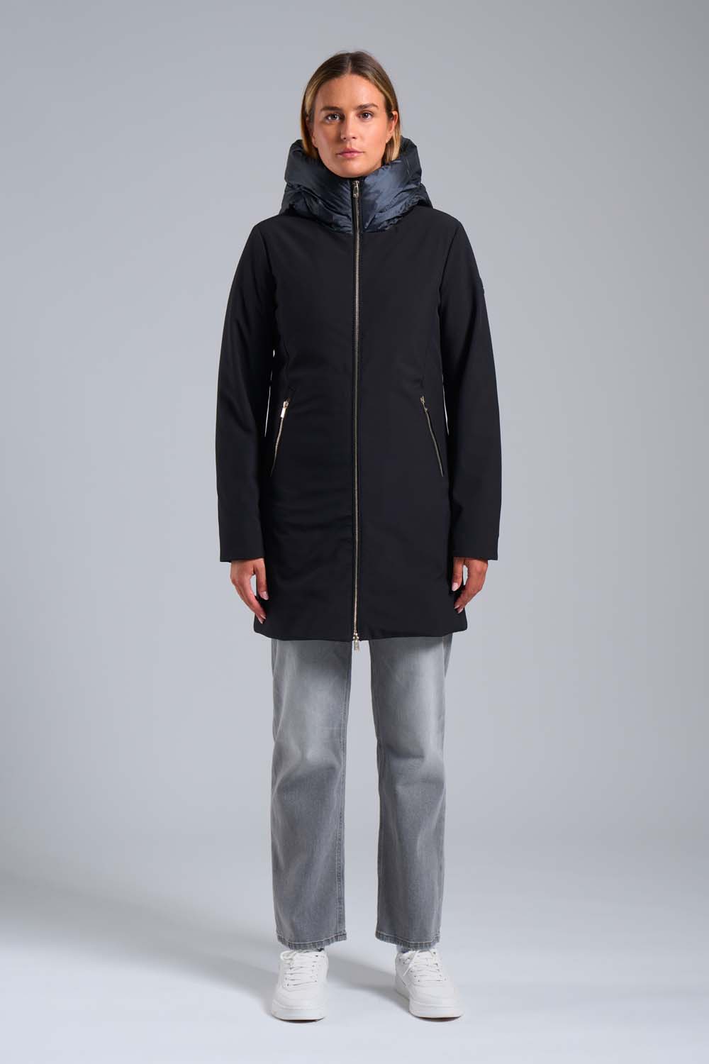 MIRE 2.2 – Giacca lunga nera in softshell con cappuccio