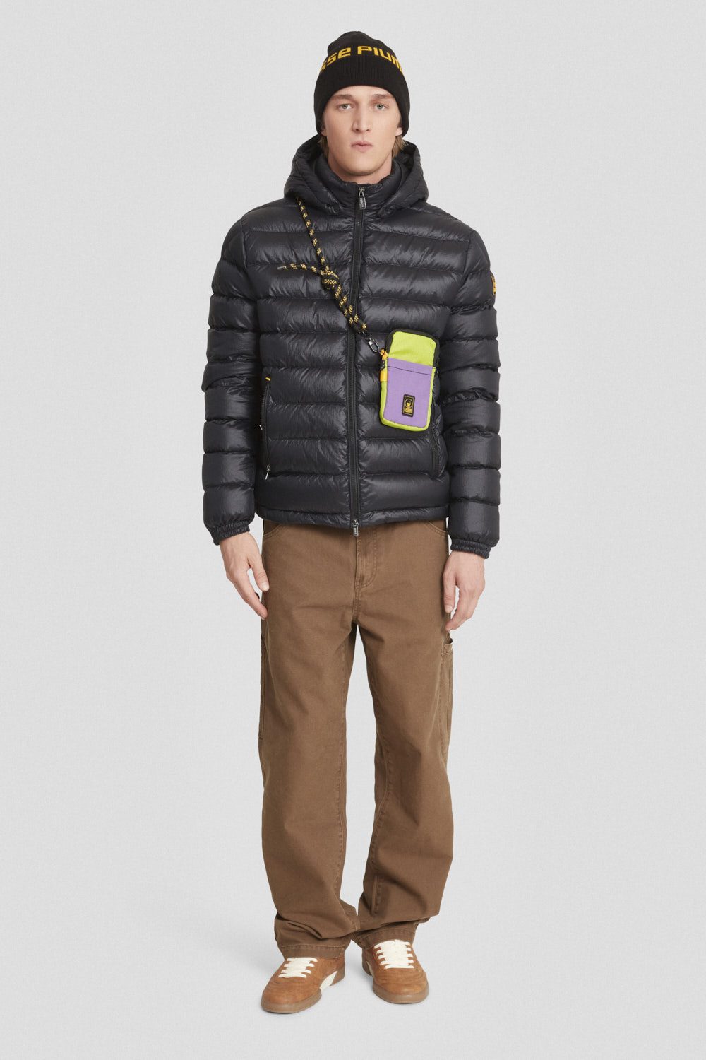 Piumino corto nero con cappuccio staccabile