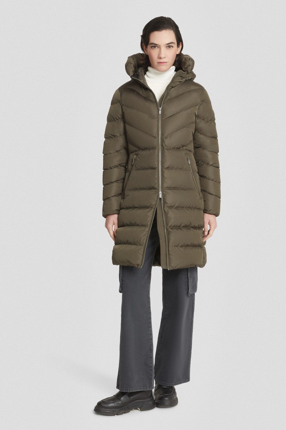 Piumino lungo verde militare con cappuccio