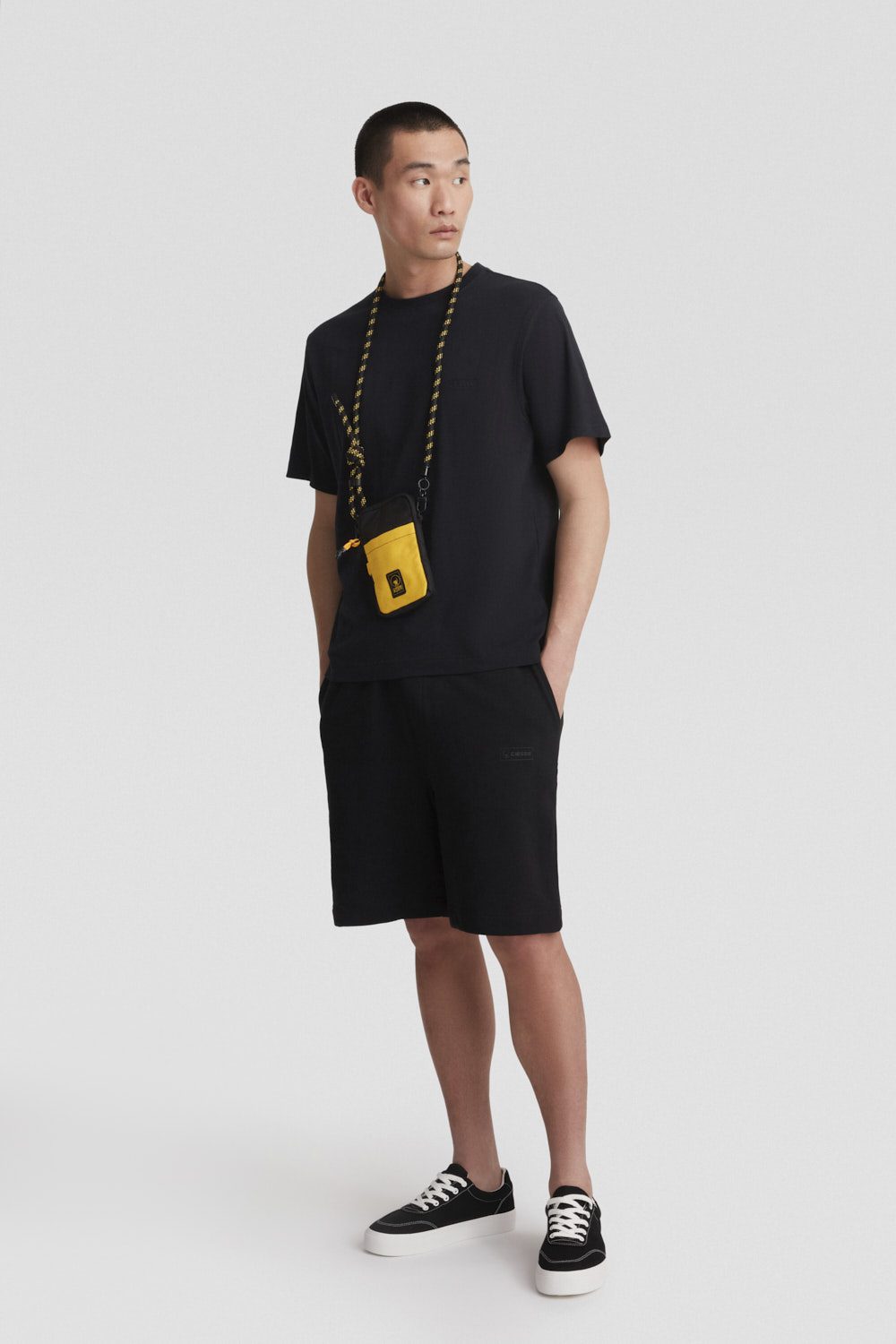 T-shirt girocollo in cotone nera