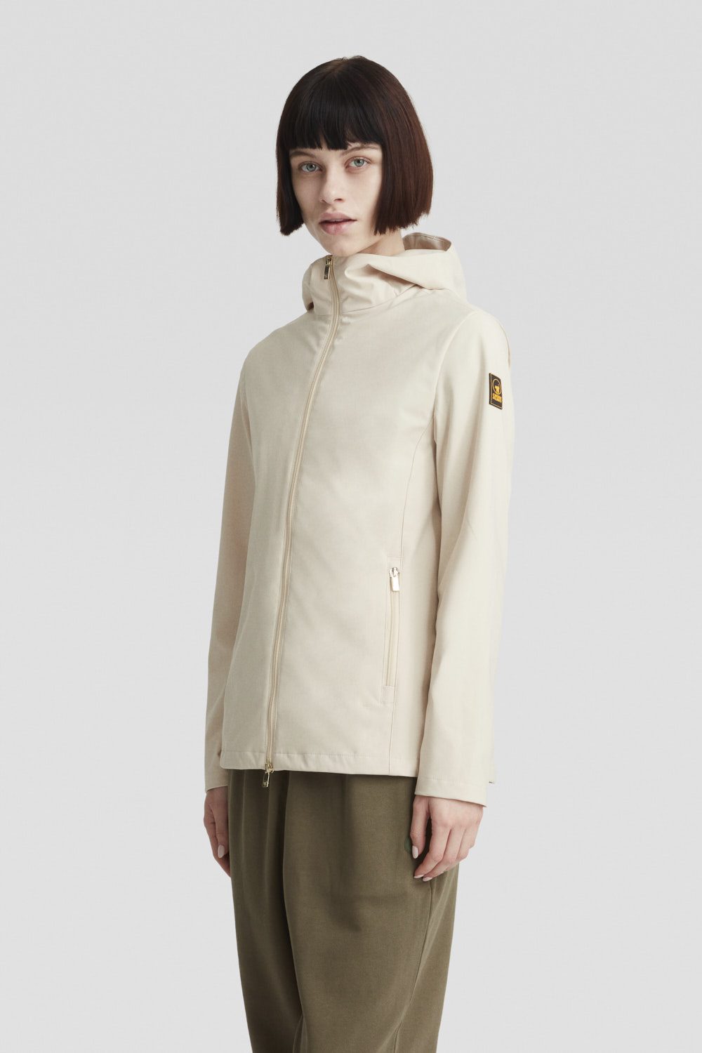 SHAH-_Softshell_215CPWC32423P0U23X135XXP_Indossato39.jpg SHAH Softshell 215CPWC32423P0U23X135XXP Indossato39