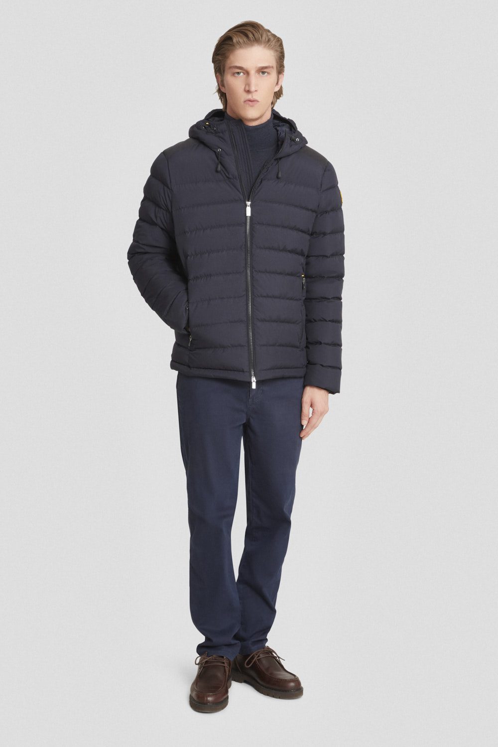 Piumino corto blu con cappuccio